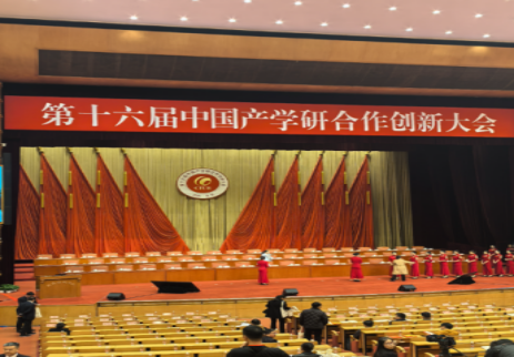 动态资讯-何总-图2_副本.png